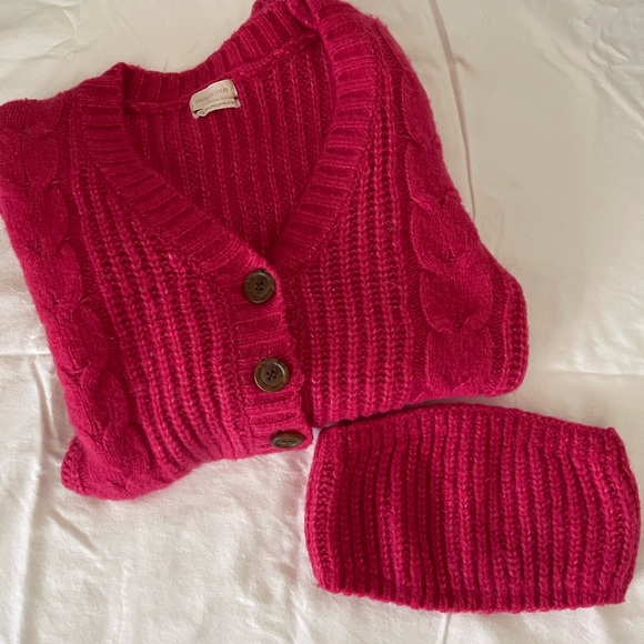 UO Lolli Cable Knit Cropped Cardigan & Tube Top Set - Picture 2 of 10